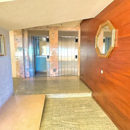 Great On The Beachfront In The Center Of